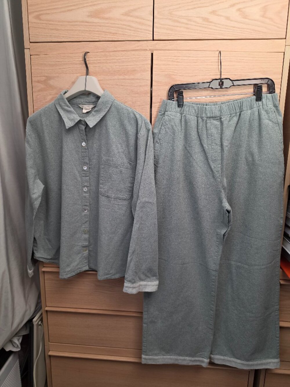 Coyuchi Cloud Brushed Organic Flannel Pajama Set Thyme L - Picture 2 of 5